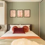 Modern 1br In The Old Town: The Perfect Choice Apartman Bukarest