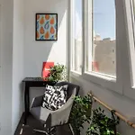 Modern 1br In The Old Town: The Perfect Choice Apartman