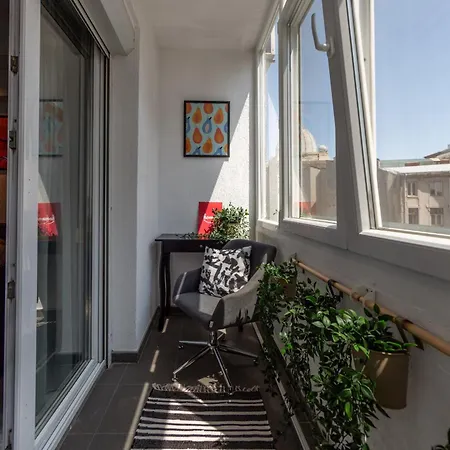 Modern 1br In The Old Town: The Perfect Choice Апартаменты *
