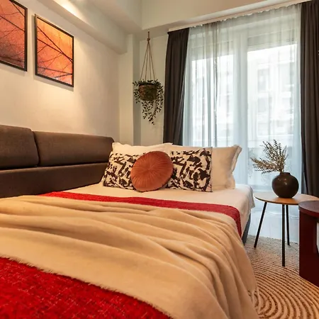 Modern 1br In The Old Town: The Perfect Choice Daire Bükreş