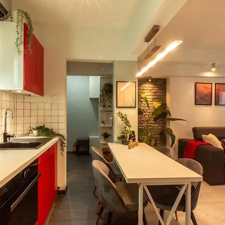 Modern 1br In The Old Town: The Perfect Choice Daire Bükreş