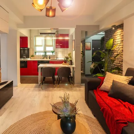 Modern 1br In The Old Town: The Perfect Choice Апартаменты